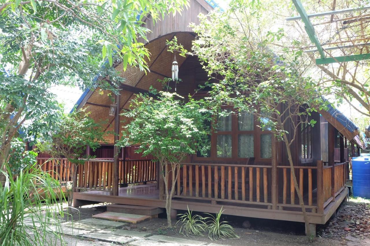 Ruennamyen Resort Amphawa Samut Songkhram Екстериор снимка